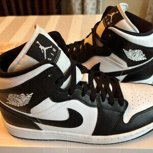 AIR Jordan 1 Mid Size M 10 / W 11.5 Like New worn 1x